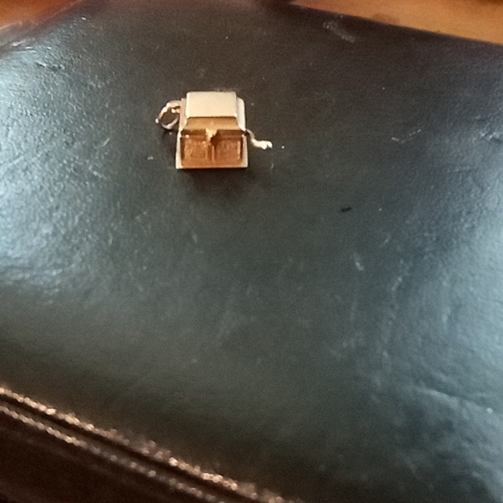 14 Karat Solid Yellow Gold Pendant in the Shape of a Gramaphone/Phonagraph
